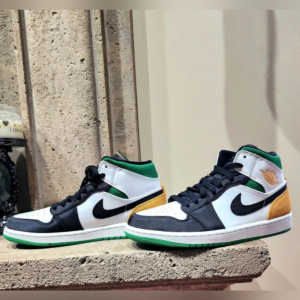 NWOB Nike AirJordan 1 Mid SE 'Oakland' Size 7.5(Men's) (8.5 Womens)